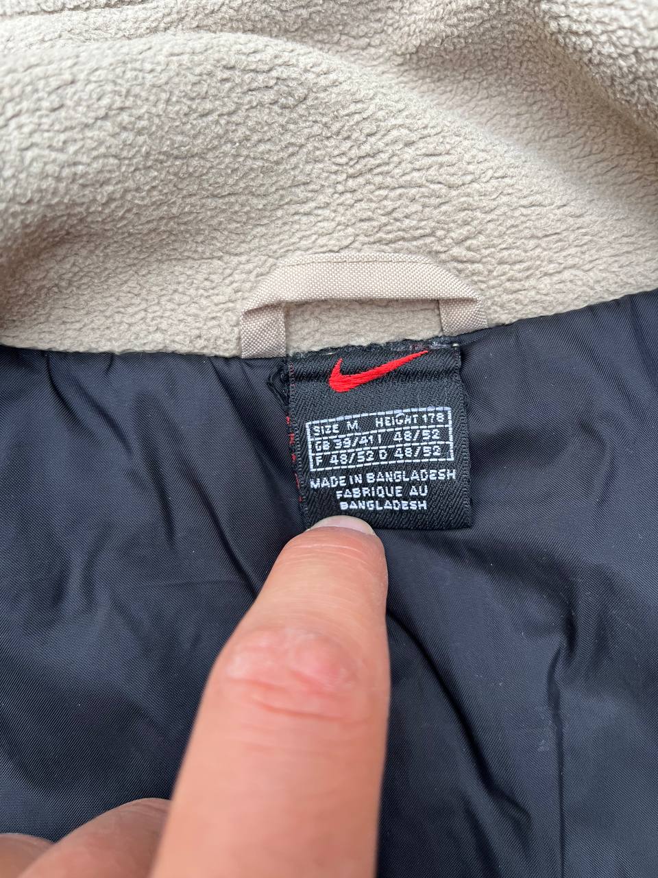“Brugt Used Vintage Nike Vinterjakke USA Oregon 1999 i god stand M Medium i beige”