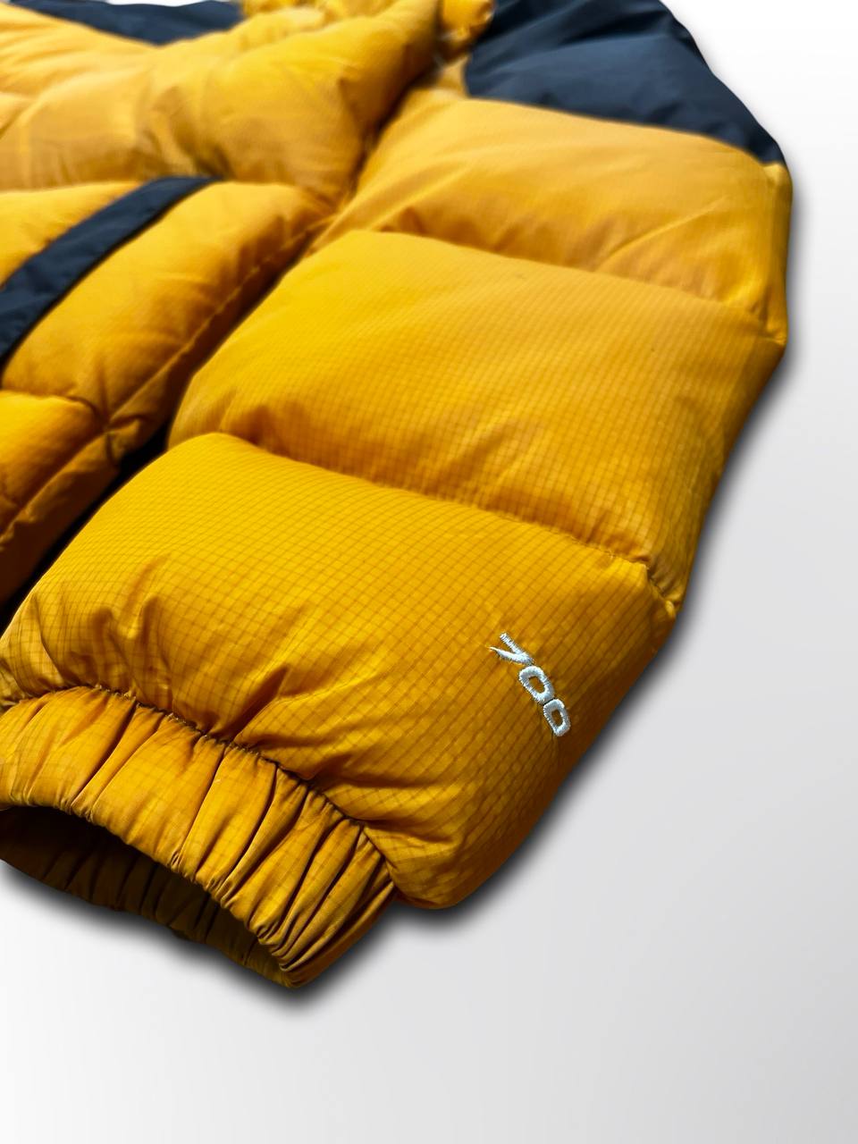 Brugt Dunjakke varm The North Face 700 Vinterjakke i god stand i gul orange og sort M medium mænd