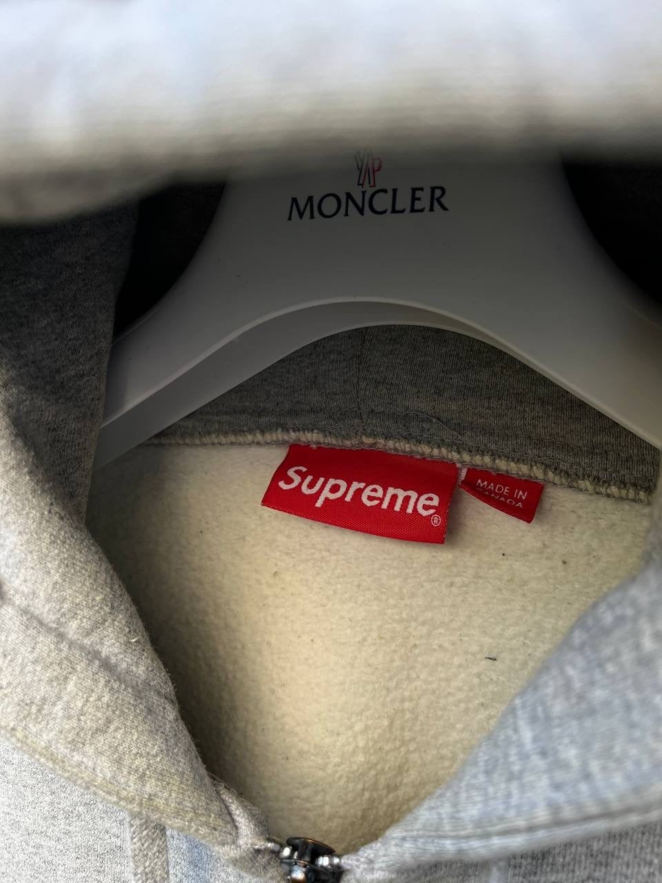 Supreme Old English Zip Up Hoodie Hættetrøje med Lynlås i Grå L large