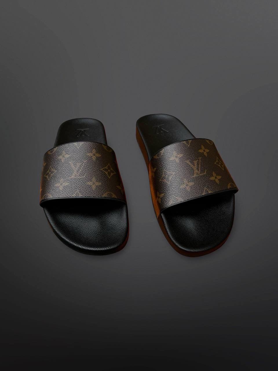 Louis Vuitton Slides – Monogram – Str. 43 / 9½