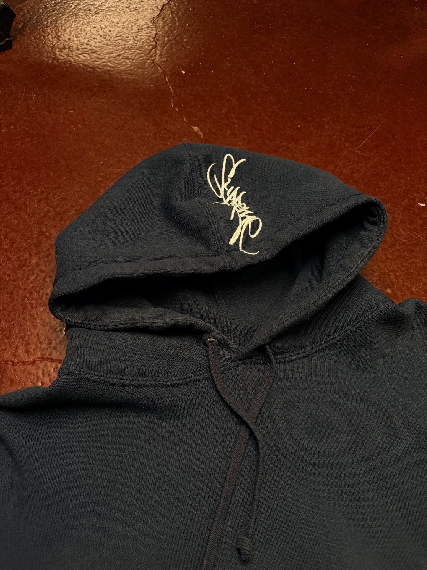 Supreme Tag Hooded Sweatshirt – Navy / White – Medium