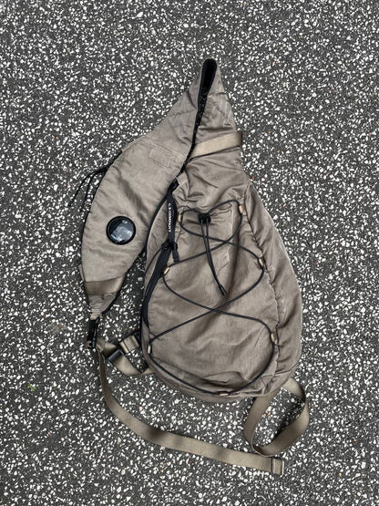 C.P. Company Sling Bag Taske Brun Beige Nylon Metal Skuldertaske