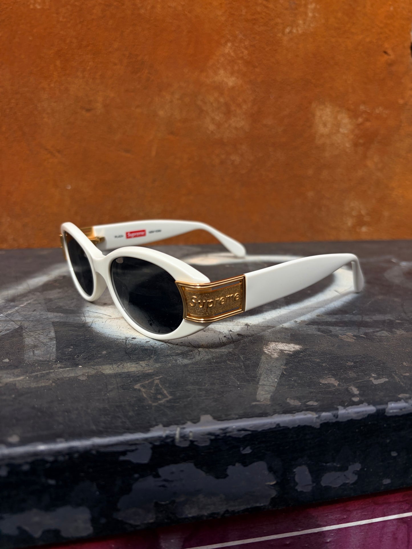 Supreme Plaza Sunglasses – White/Gold