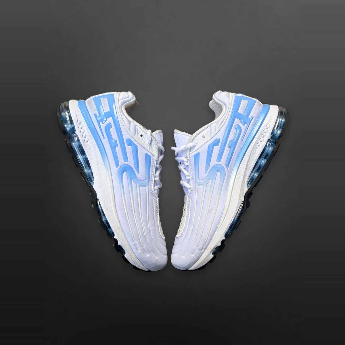 Nike x Supreme Air Max 2001 Air Ecstasy EU 42,5 på mørkegrå baggrund