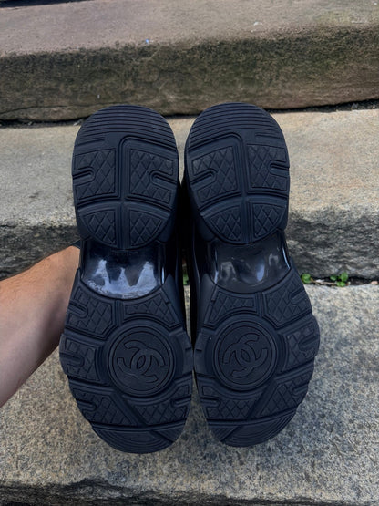 Chanel-sneakers – undersåler med mønster, CC-logo og Made in Italy-mærkning