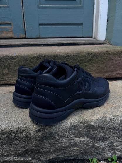 Chanel Uniform-sneakers set bagfra – hælpaneler og polstrede kraver