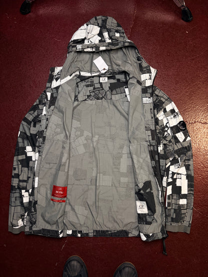 C.P. Company 50 Fili Printed Lens Jacket – Grey / Black – Size 52 (XL men sidder som Large)