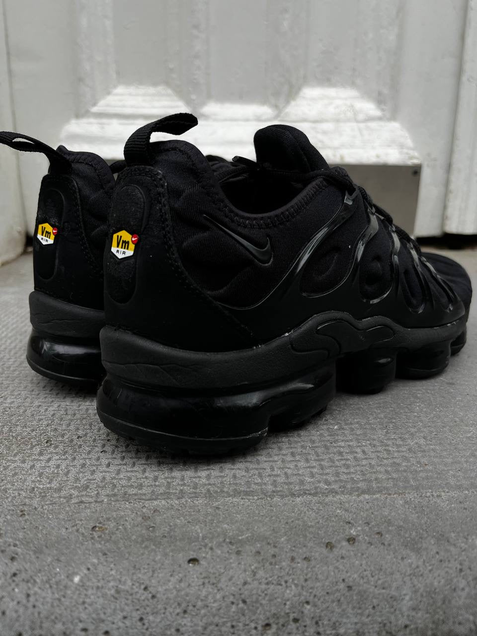 Nike Air Max VAPOMAX PLUS “TRIPLE BLACK” 42,5 US 9 Brugt Used
