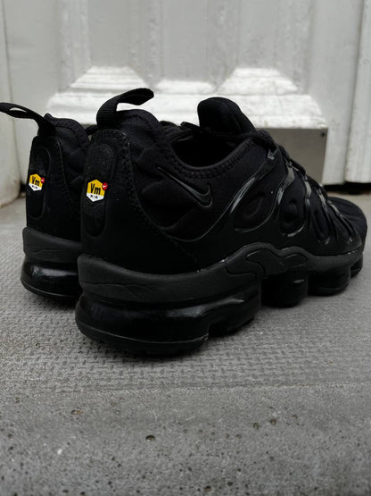 Nike Air Max VAPOMAX PLUS “TRIPLE BLACK” 42,5 US 9 Brugt Used