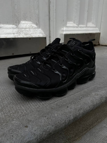 Nike Air Max VAPOMAX PLUS “TRIPLE BLACK” 42,5 US 9 Brugt Used