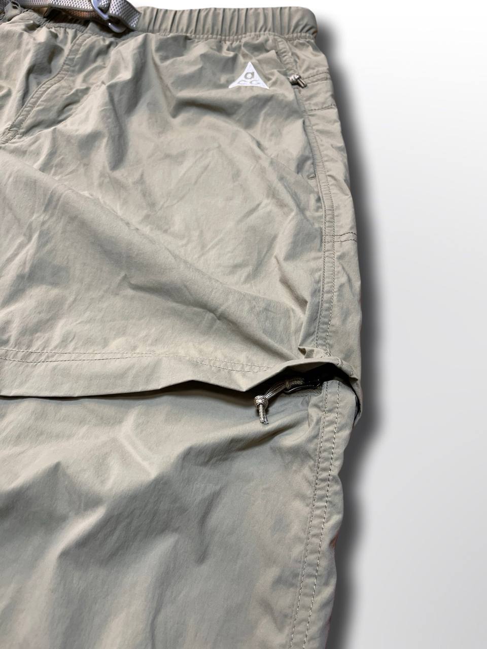 Nike ACG bukser shorts med bælte i beige i M medium mænd