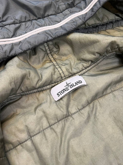 Brugt Used Stone Island Jakke Garment Dyed Crinkle Reps Ny With Primaloft®-Tc i Grøn Khaki farve L Large herre