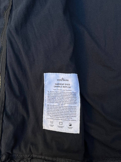 Brugt Used Stone Island jakke GARMENT DYED
CRINKLE REPS NY i mørkeblå marina blå XL 701541030