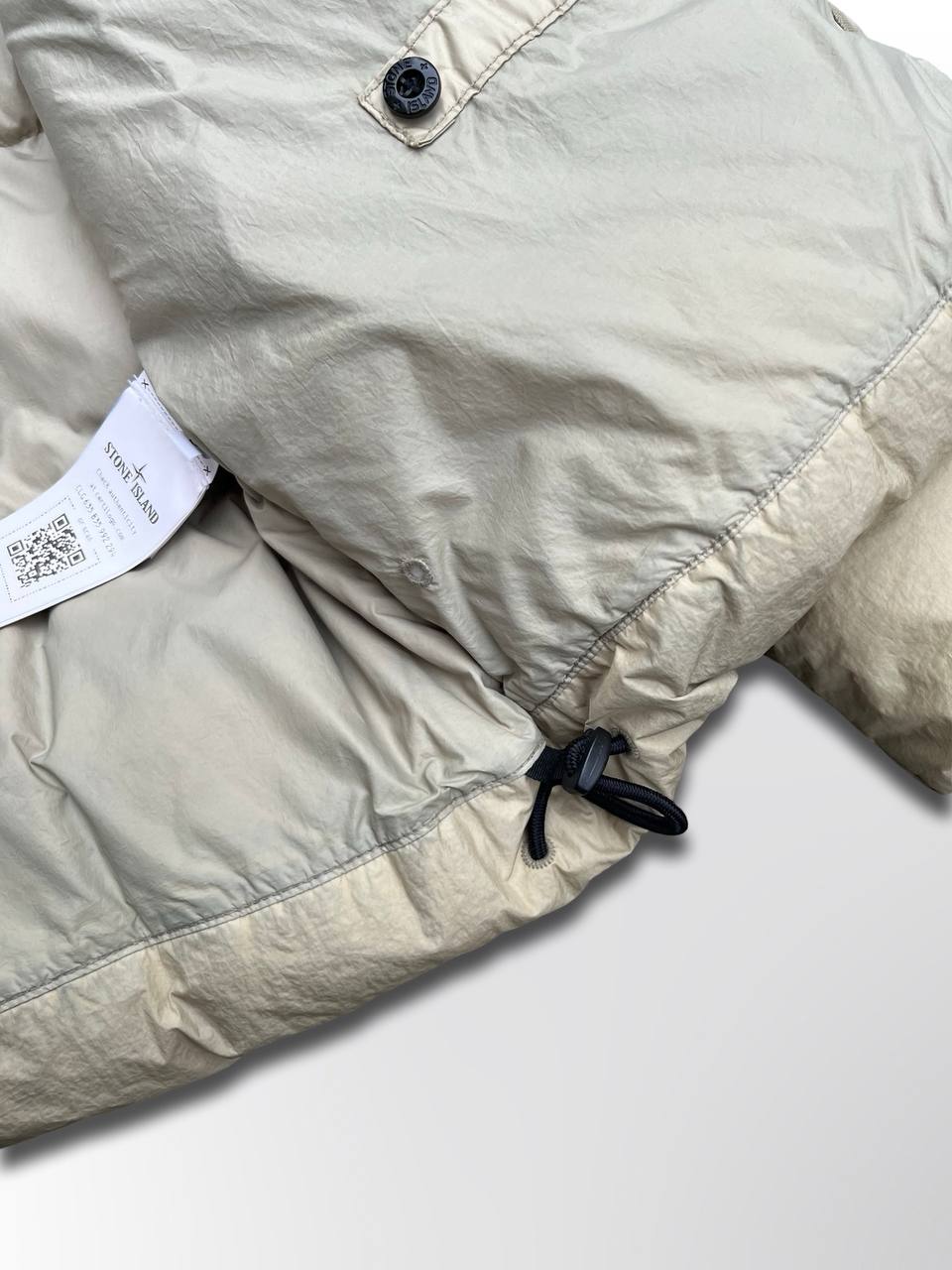 Brugt Varm Vinterjakke Stone Island Dunjakke Garment Dyed
Crinkle Reps Ny Down S Small i Beige Cream-Farve