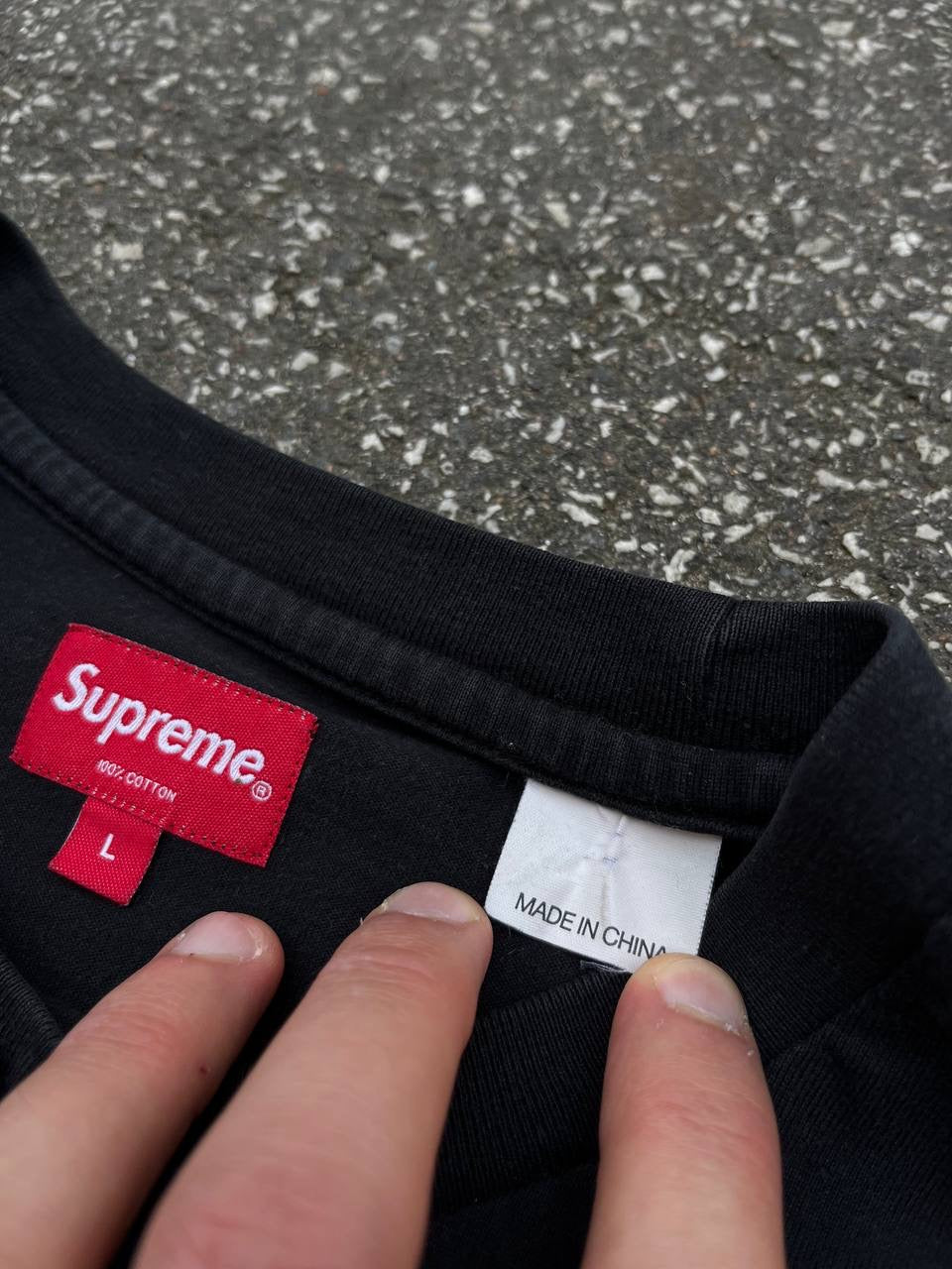 Supreme T-shirt Tee Beaded Logo i Large L herre Sort Black Used Brugt