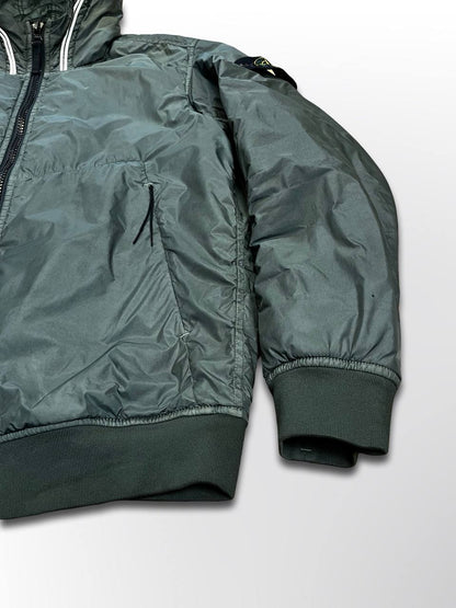 Brugt Used Stone Island Jakke Garment Dyed Crinkle Reps Ny With Primaloft®-Tc i Grøn Khaki farve L Large herre
