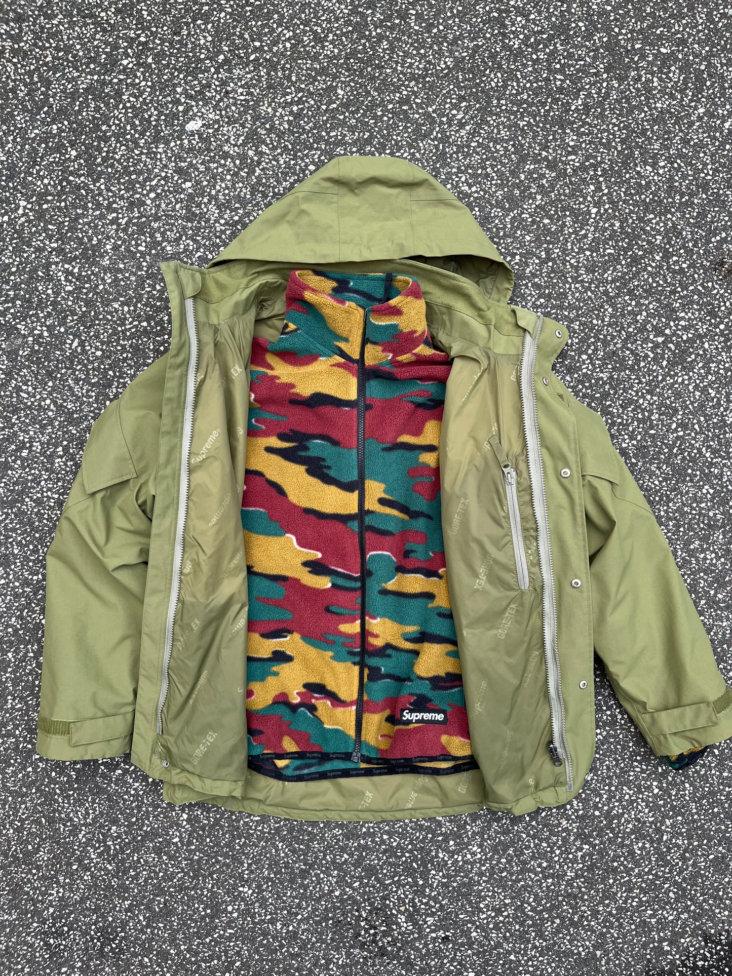 Supreme GORE-TEX Mountain Parka Olive / Camo Fleece S Small