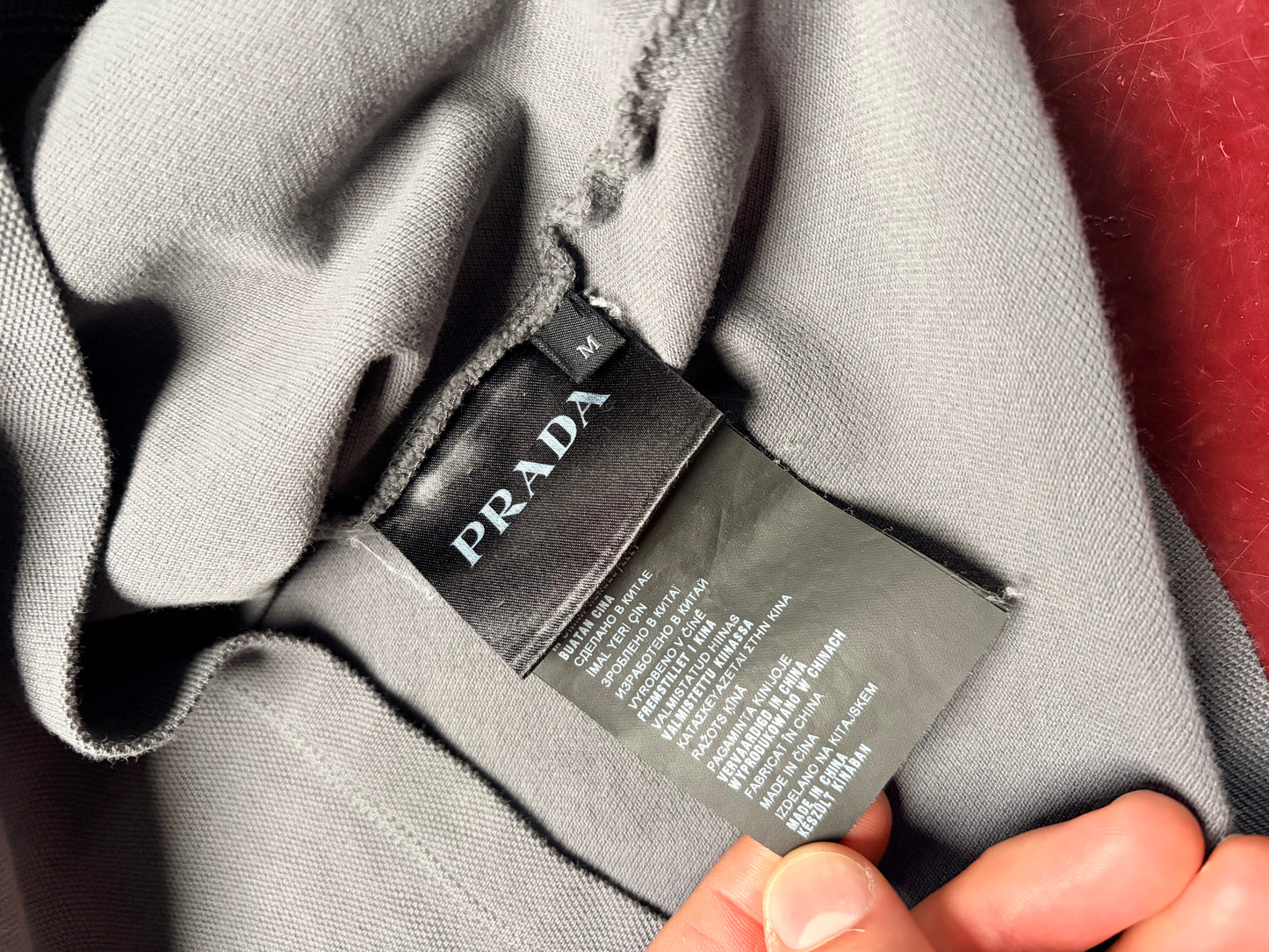 Prada Luna Rossa Polo i grå – dame str. M