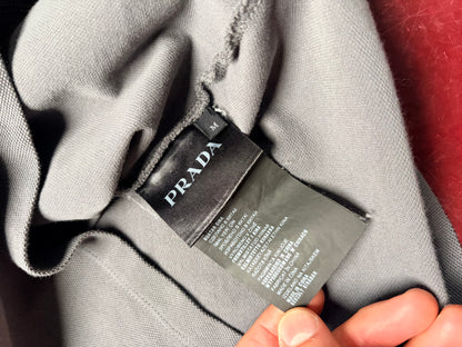Prada Luna Rossa Polo i grå – dame str. M