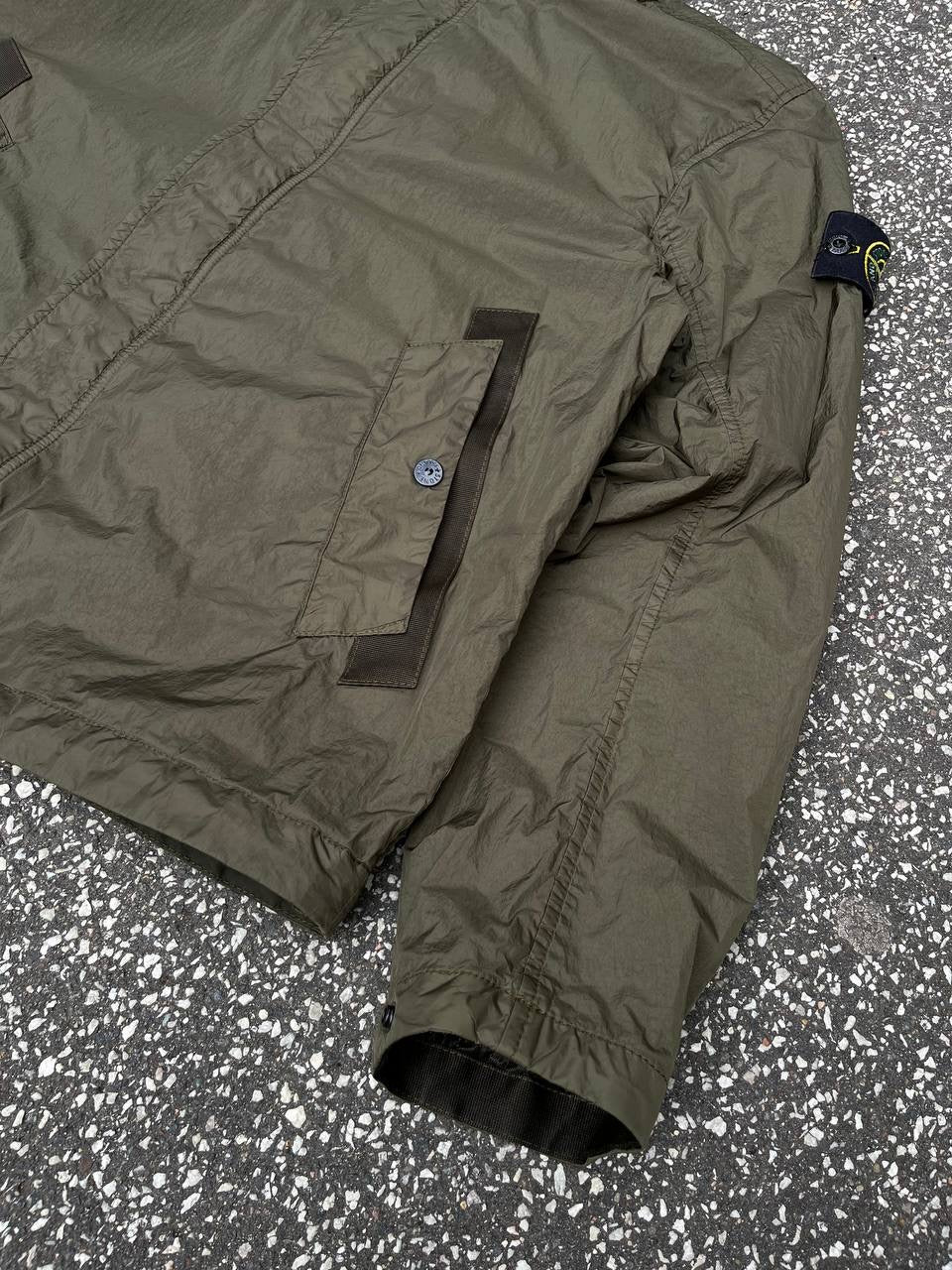 Stone Island Garment Dyed Crinkle Reps Ny Windbreaker Efterårsjakke Grøn Millitær Khaki M Medium K1S154100092 S0A23