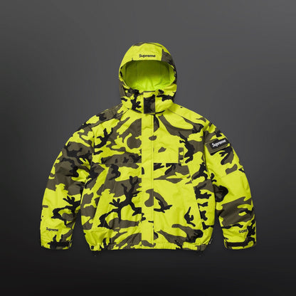 Supreme 2-in-1 GORE-TEX Shell + Quilted Liner Vest i den sygeste neon camo colorway fra SS25. Large