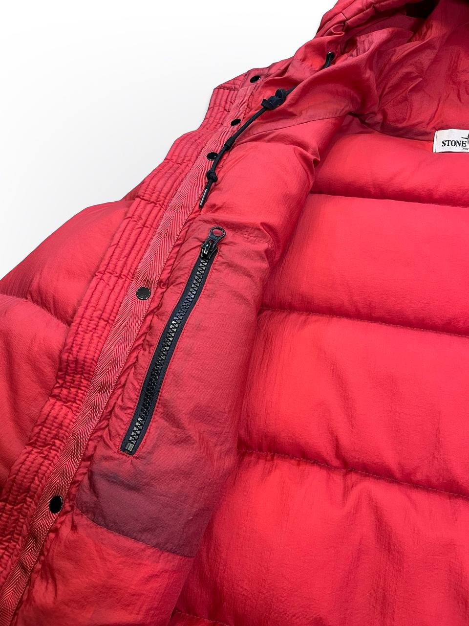 Brugt Stone Island Dunjakke Vinterjakke Micro Rip Stop Opaque Nylon Tela 30 Anni Anniversary i Rød unik model og farve i L large herre