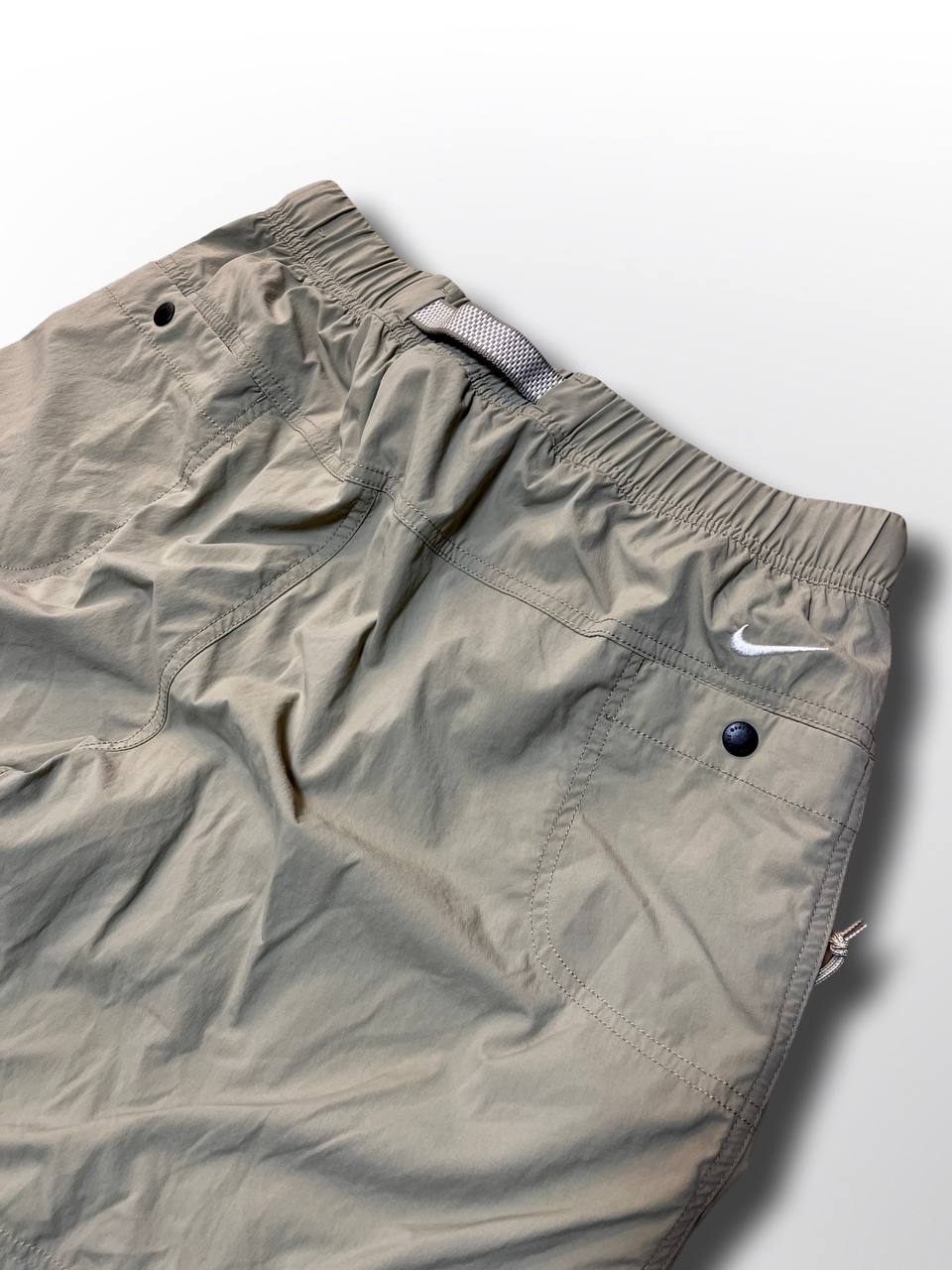Nike ACG bukser shorts med bælte i beige i M medium mænd