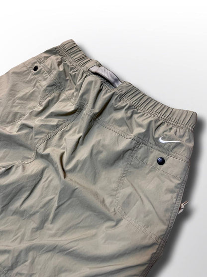 Nike ACG bukser shorts med bælte i beige i M medium mænd