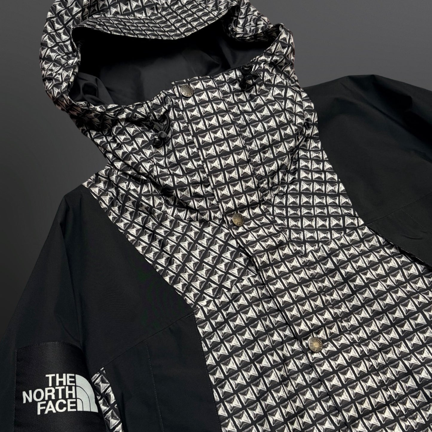 Supreme x The North Face Studded Mountain Light Jacket – Black – Medium