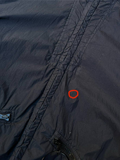 Brugt Used Stone Island jakke GARMENT DYED
CRINKLE REPS NY i mørkeblå marina blå XL 701541030