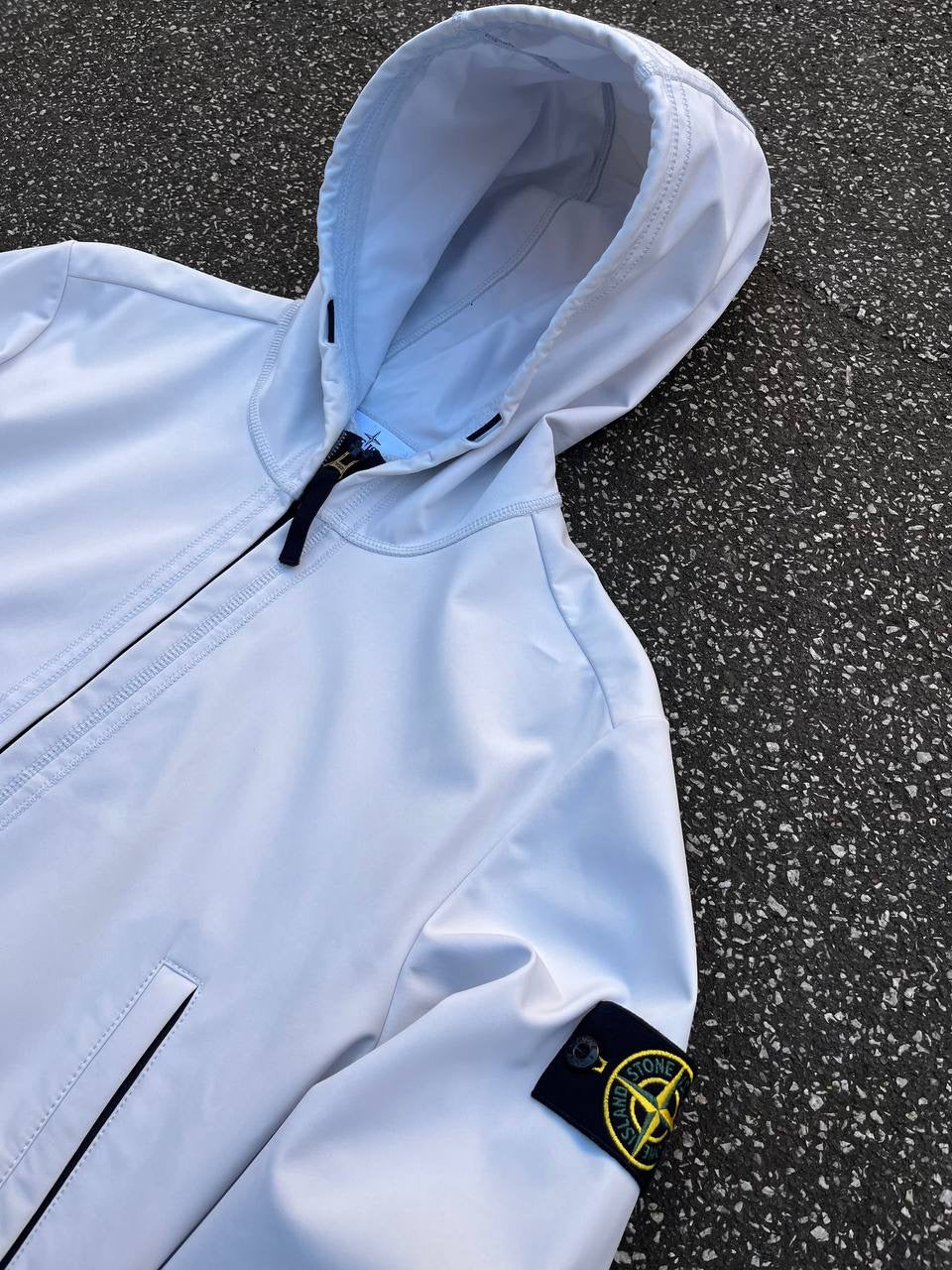 Stone Island Soft Shell R i Hvid Large Jakke Brugt