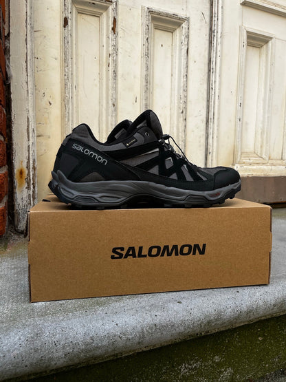Brugte Hiking sko / vandre sneakers fra Salomon i sort med Gore-tex 44