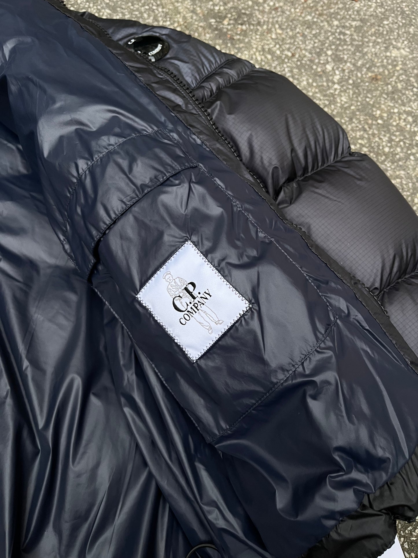 C.P. Company DD Shell Down Jacket – Navy (Str. M)