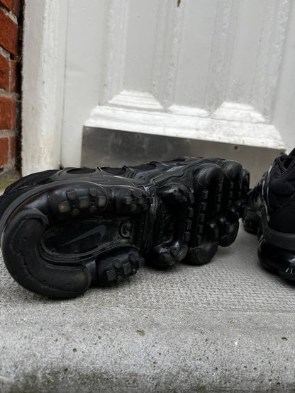 Nike Air Max VAPOMAX PLUS “TRIPLE BLACK” 42,5 US 9 Brugt Used