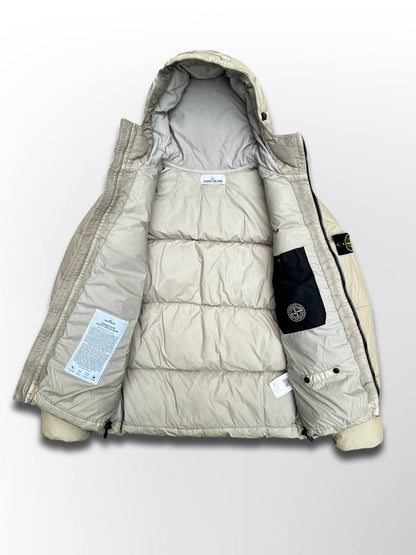 Brugt Varm Vinterjakke Stone Island Dunjakke Garment Dyed
Crinkle Reps Ny Down S Small i Beige Cream-Farve