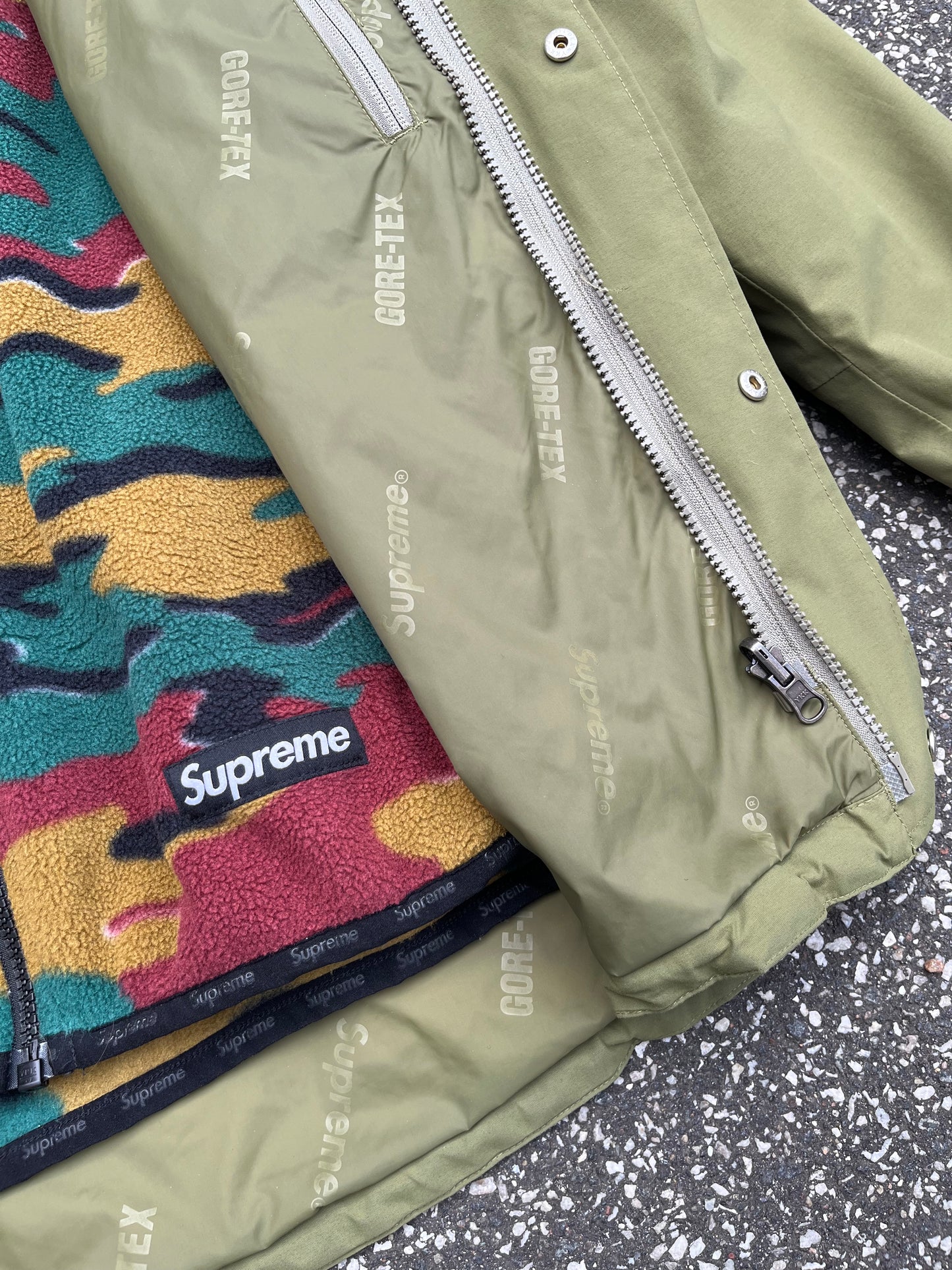 Supreme GORE-TEX Mountain Parka Olive / Camo Fleece S Small