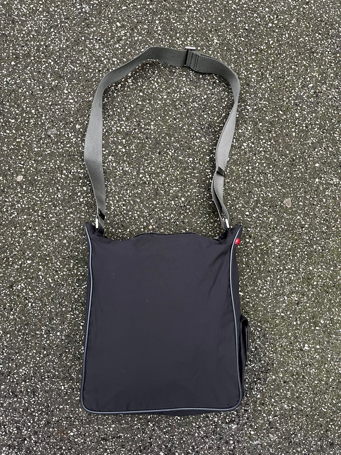 Prada Nylon Shoulder Bag – Grå One Size Plads til Mac