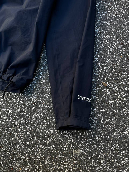 Brugt used Regnjakke / Anorak fra The North Face i navy/ mørkeblå med Gore-tex / Goretex membran i S Small