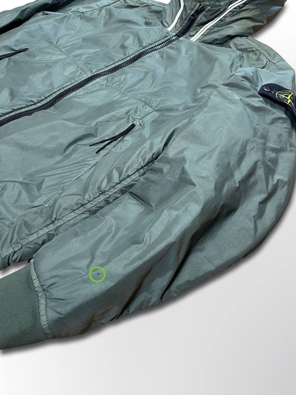 Brugt Used Stone Island Jakke Garment Dyed Crinkle Reps Ny With Primaloft®-Tc i Grøn Khaki farve L Large herre