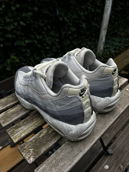 Nike Air Max 95 Light Bone Selvlysende Sneakers 44 (28cm)