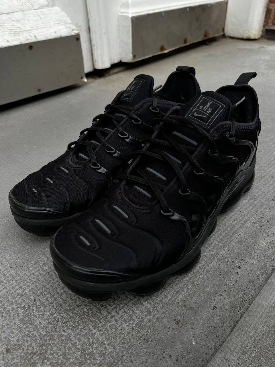 Nike Air Max VAPOMAX PLUS “TRIPLE BLACK” 42,5 US 9 Brugt Used