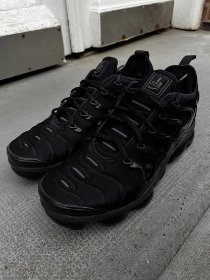 Nike Air Max VAPOMAX PLUS “TRIPLE BLACK” 42,5 US 9 Brugt Used