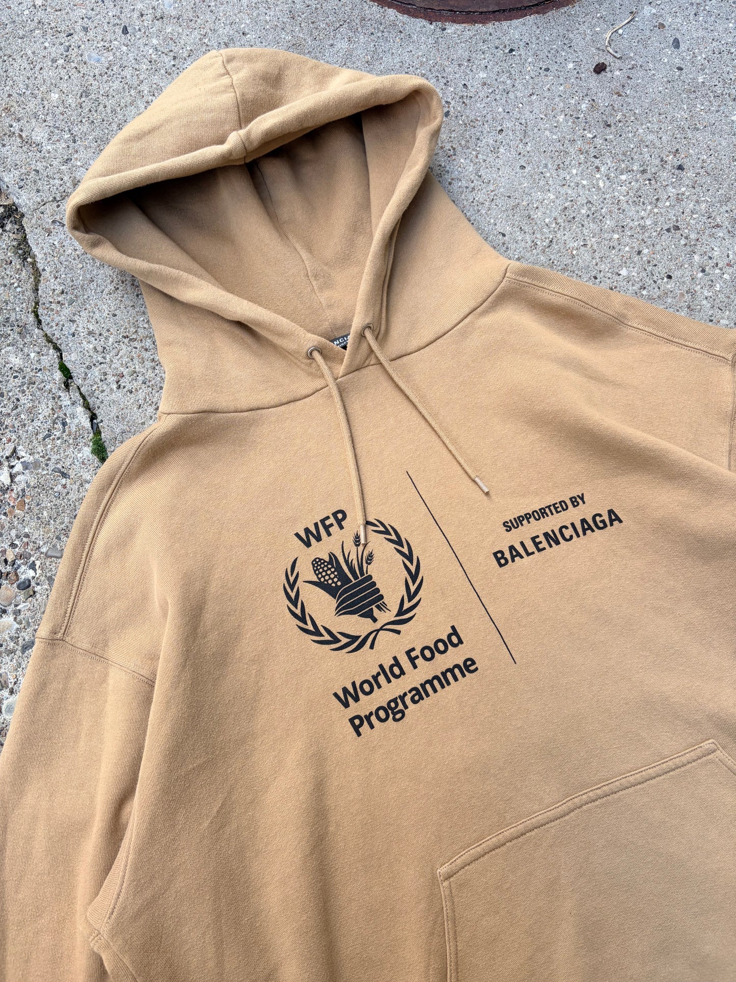 Balenciaga x World Food Programme Hoodie Beige M Medium (Fitter Large)