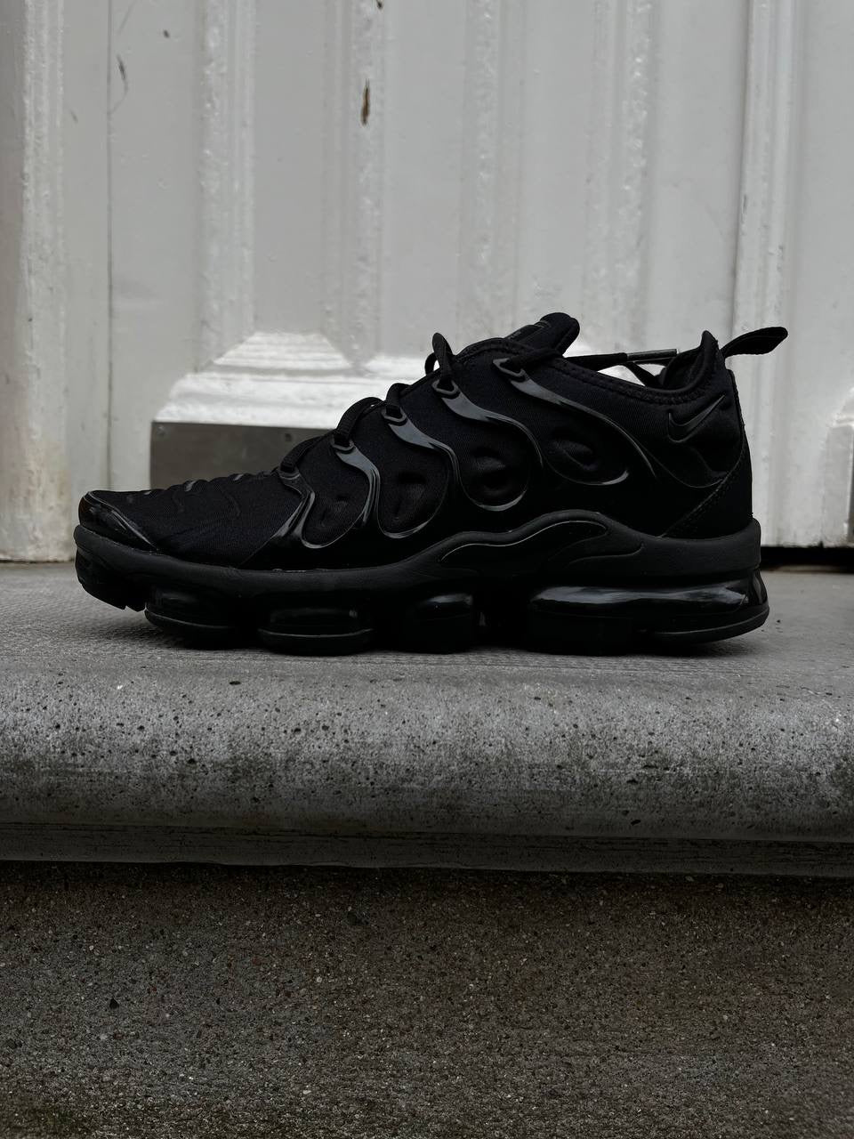 Nike Air Max VAPOMAX PLUS “TRIPLE BLACK” 42,5 US 9 Brugt Used