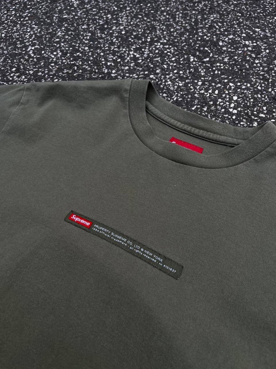 Supreme Etiqueta De La Propiedad T-Shirt Tee S Small Grøn Khaki Green Brugt Used
