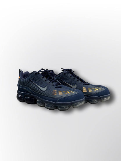 Som nye Nike Vapor Max i 44,5 i mørkeblå med selvlysende logo og detaljer
