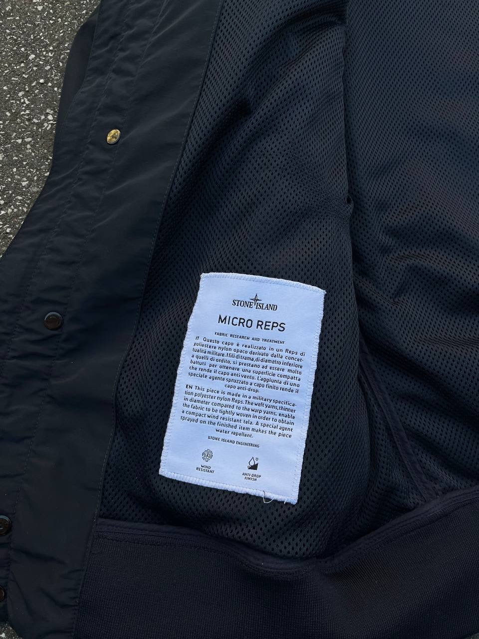 Stone Island Vindjakke i Mørkeblå Large Micro Reps Brugt used