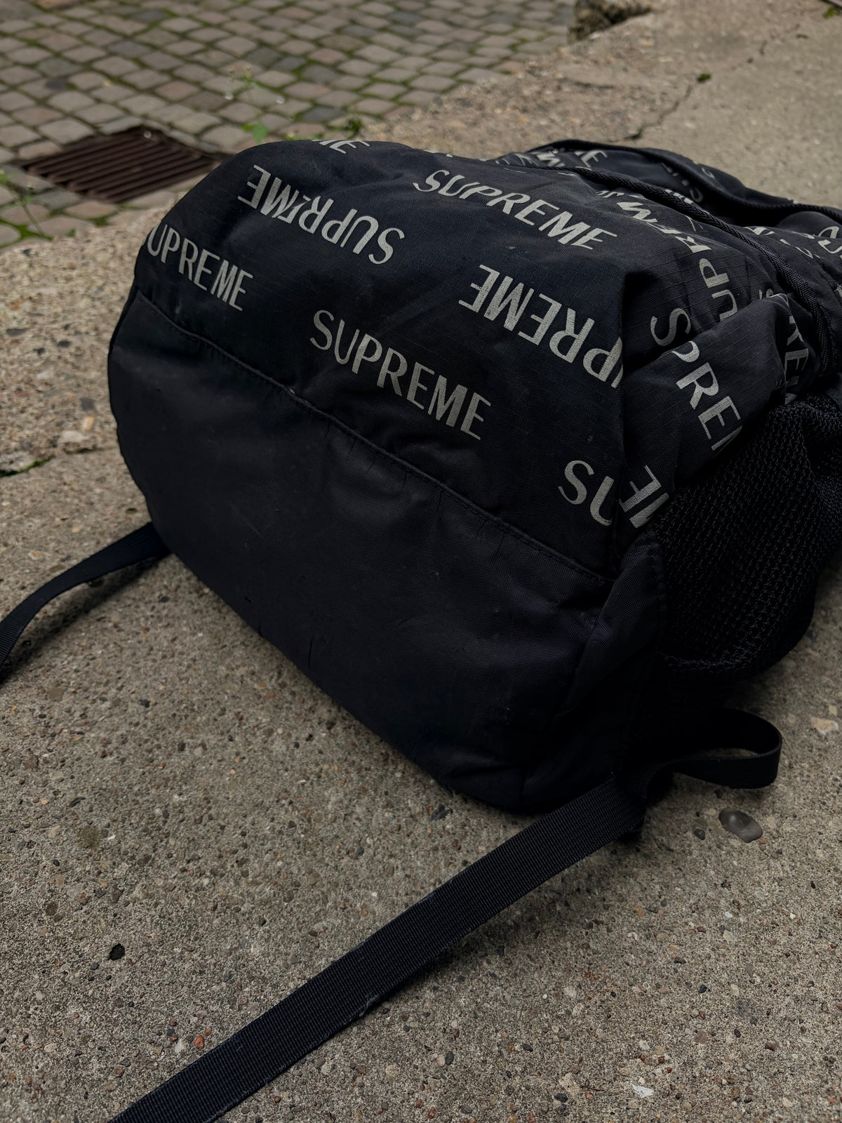Supreme rygsæk – Sort med all-over logo og rødt Box Logo