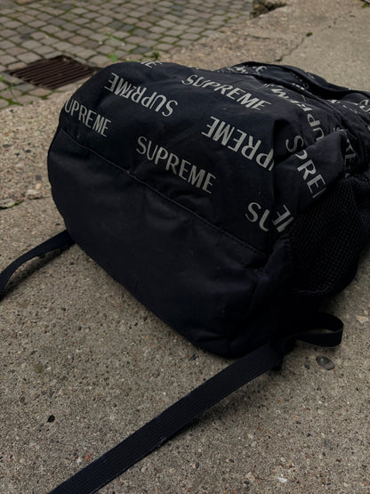 Supreme rygsæk – Sort med all-over logo og rødt Box Logo