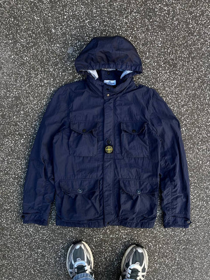 Stone Island Regnjakke i Mørkeblå Navy S Small